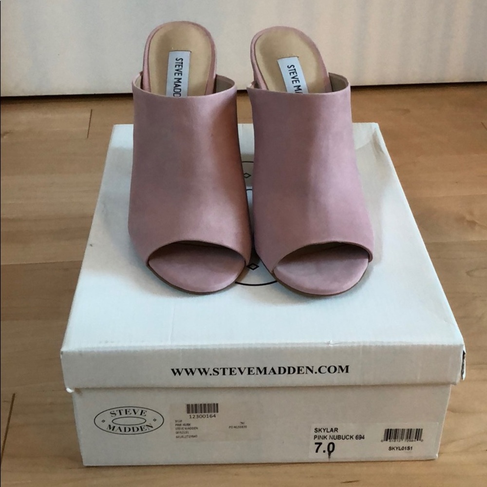 BRAND NEW WITH BOX 
Steve Madden Skylar Mules